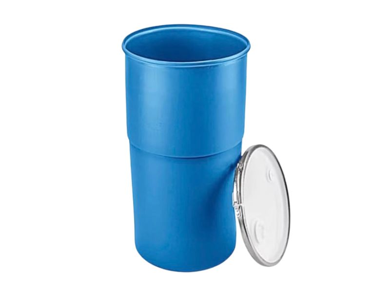 Grand baril en plastique bleu avec un couvercle blanc appuyé contre celui-ci (image de référence)